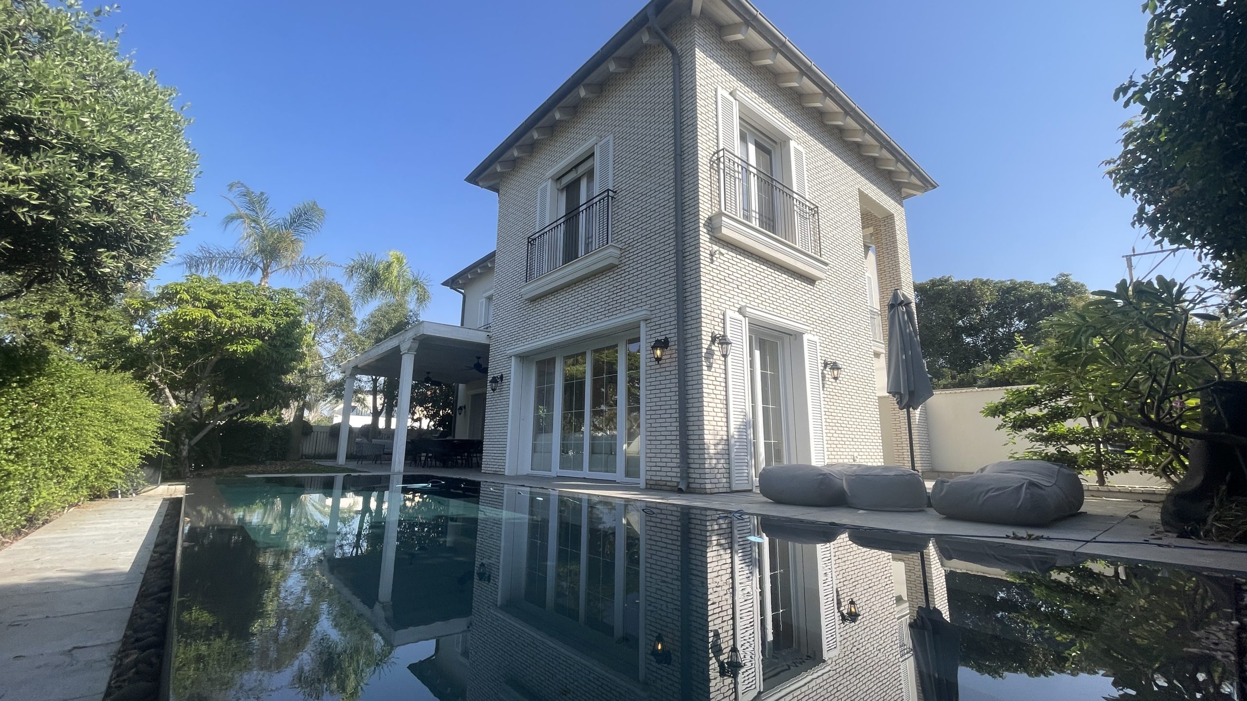 Award winning architect villa Herzliya Pituach Rachel Sheinfeld designed villa Israel Luxury architectural villa Herzliya Modern design award winning house Israel