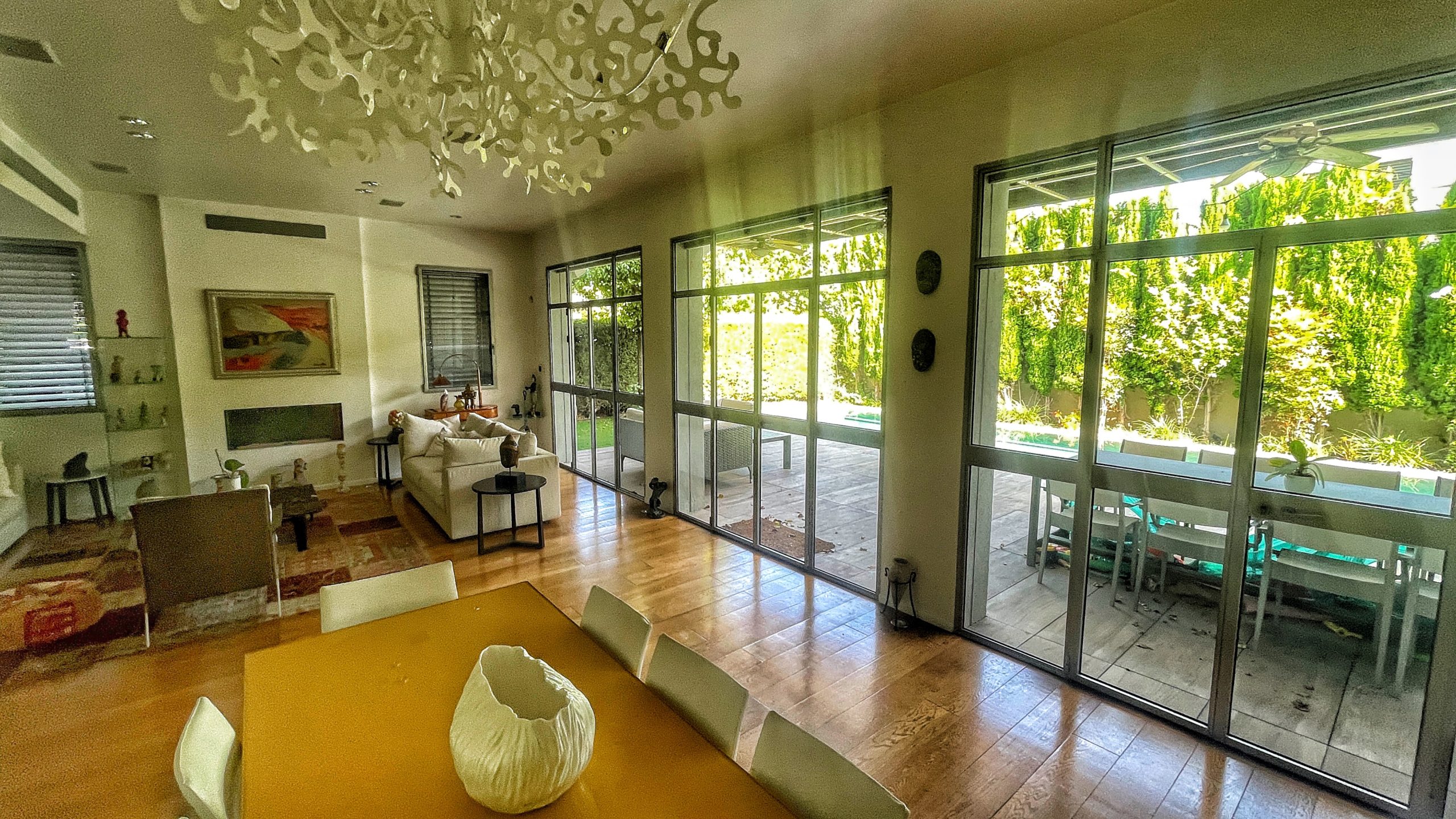 Modern luxury villa Herzliya indoor outdoor living Warm design villa Herzliya Pituach luxury home Open space villa Herzliya Israel modern design Luxury villa with garden and pool Herzliya