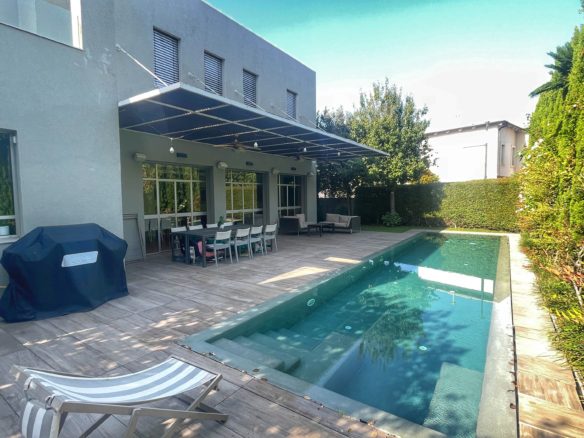 Modern luxury villa Herzliya indoor outdoor living Warm design villa Herzliya Pituach luxury home Open space villa Herzliya Israel modern design Luxury villa with garden and pool Herzliya