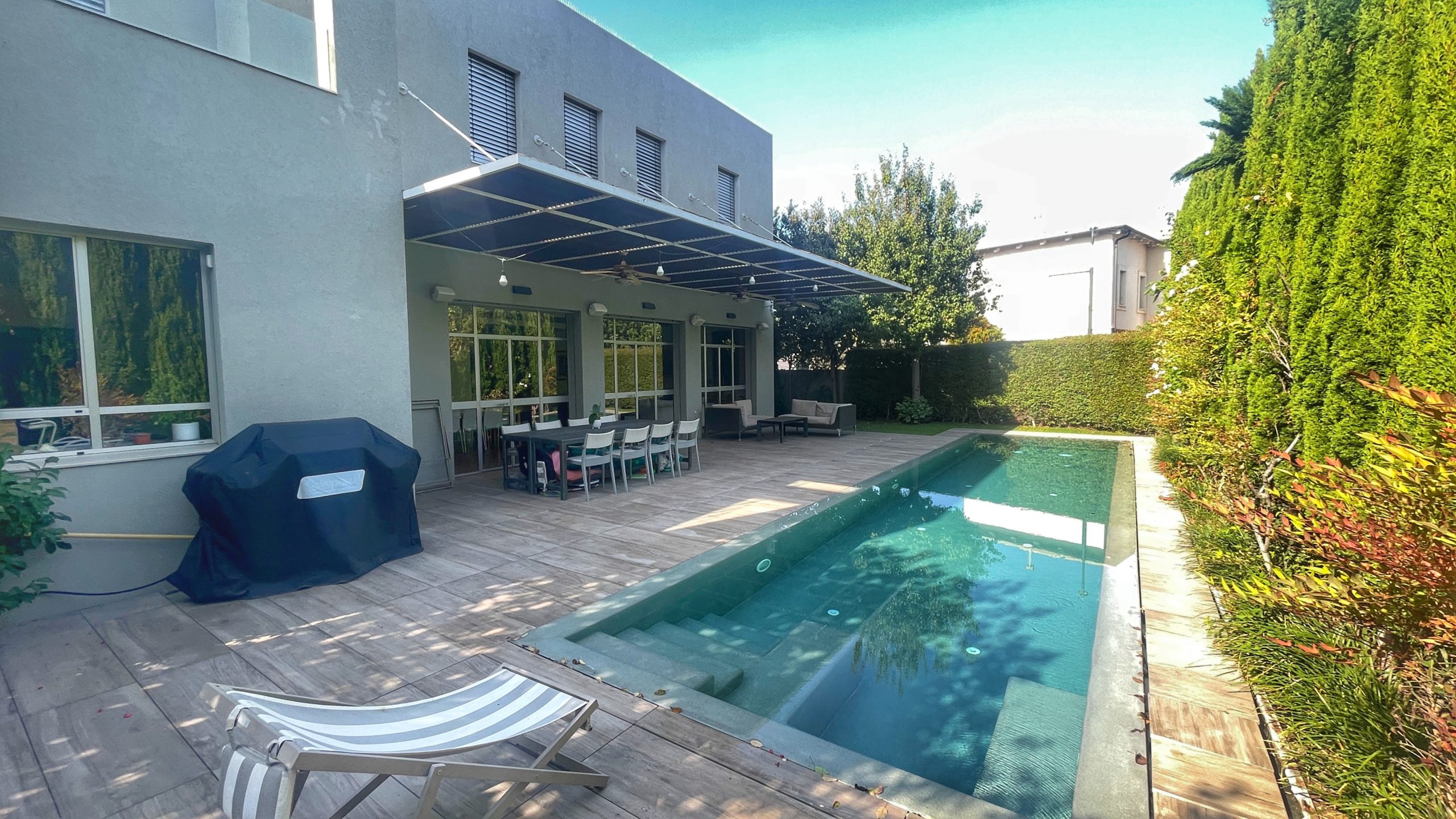 Modern luxury villa Herzliya indoor outdoor living Warm design villa Herzliya Pituach luxury home Open space villa Herzliya Israel modern design Luxury villa with garden and pool Herzliya