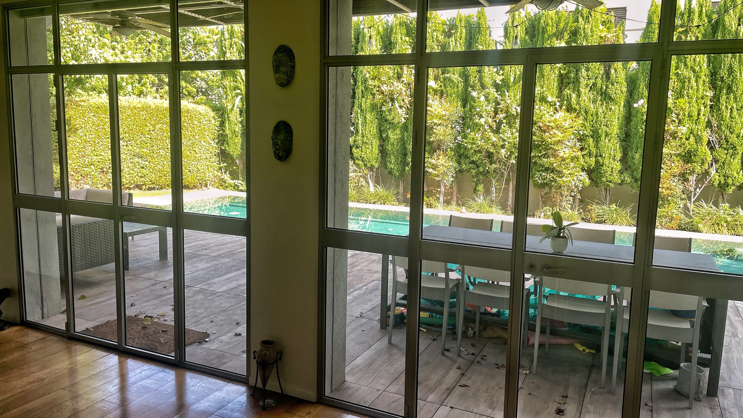 Modern luxury villa Herzliya indoor outdoor living Warm design villa Herzliya Pituach luxury home Open space villa Herzliya Israel modern design Luxury villa with garden and pool Herzliya