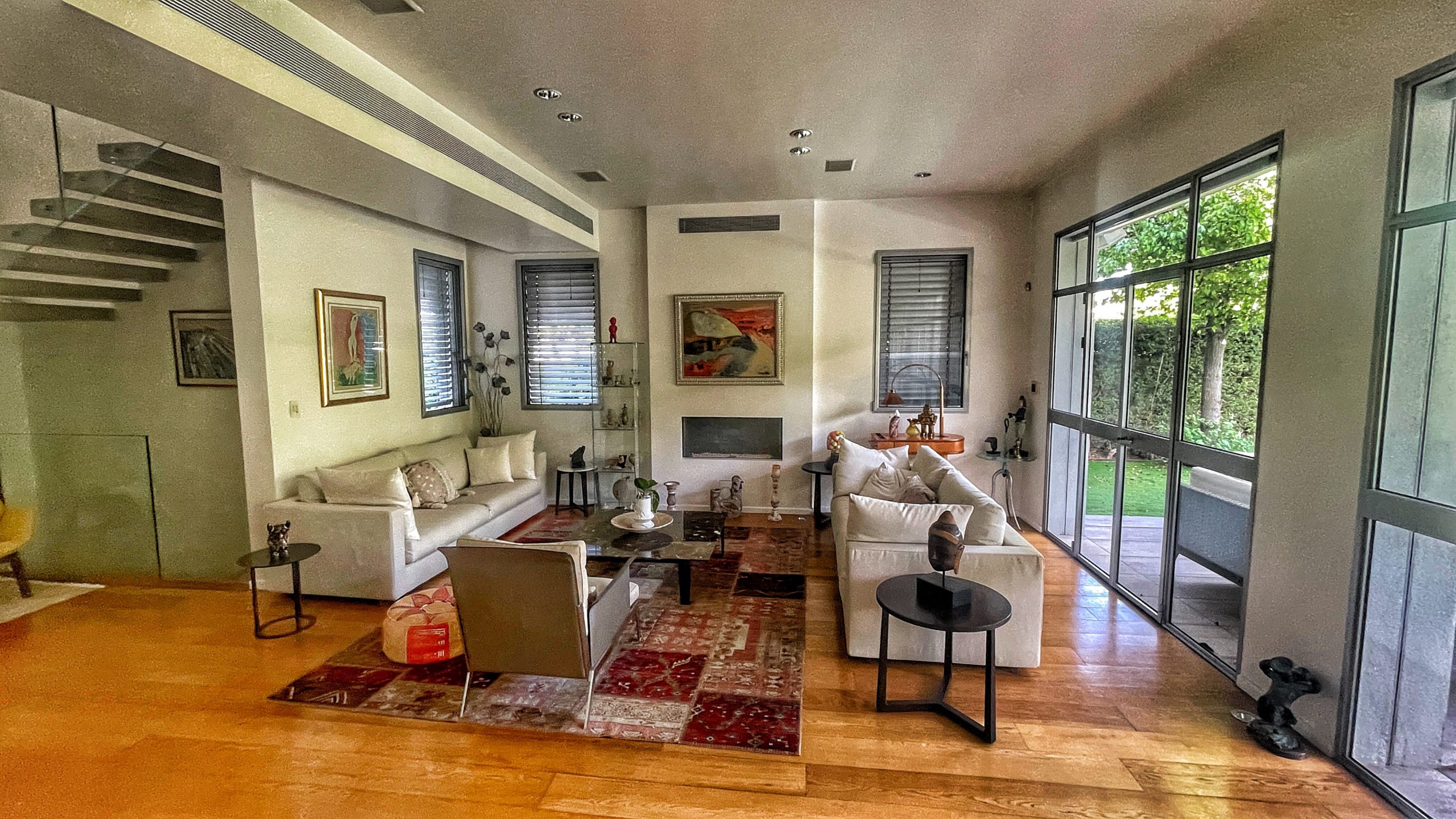 Modern luxury villa Herzliya indoor outdoor living Warm design villa Herzliya Pituach luxury home Open space villa Herzliya Israel modern design Luxury villa with garden and pool Herzliya