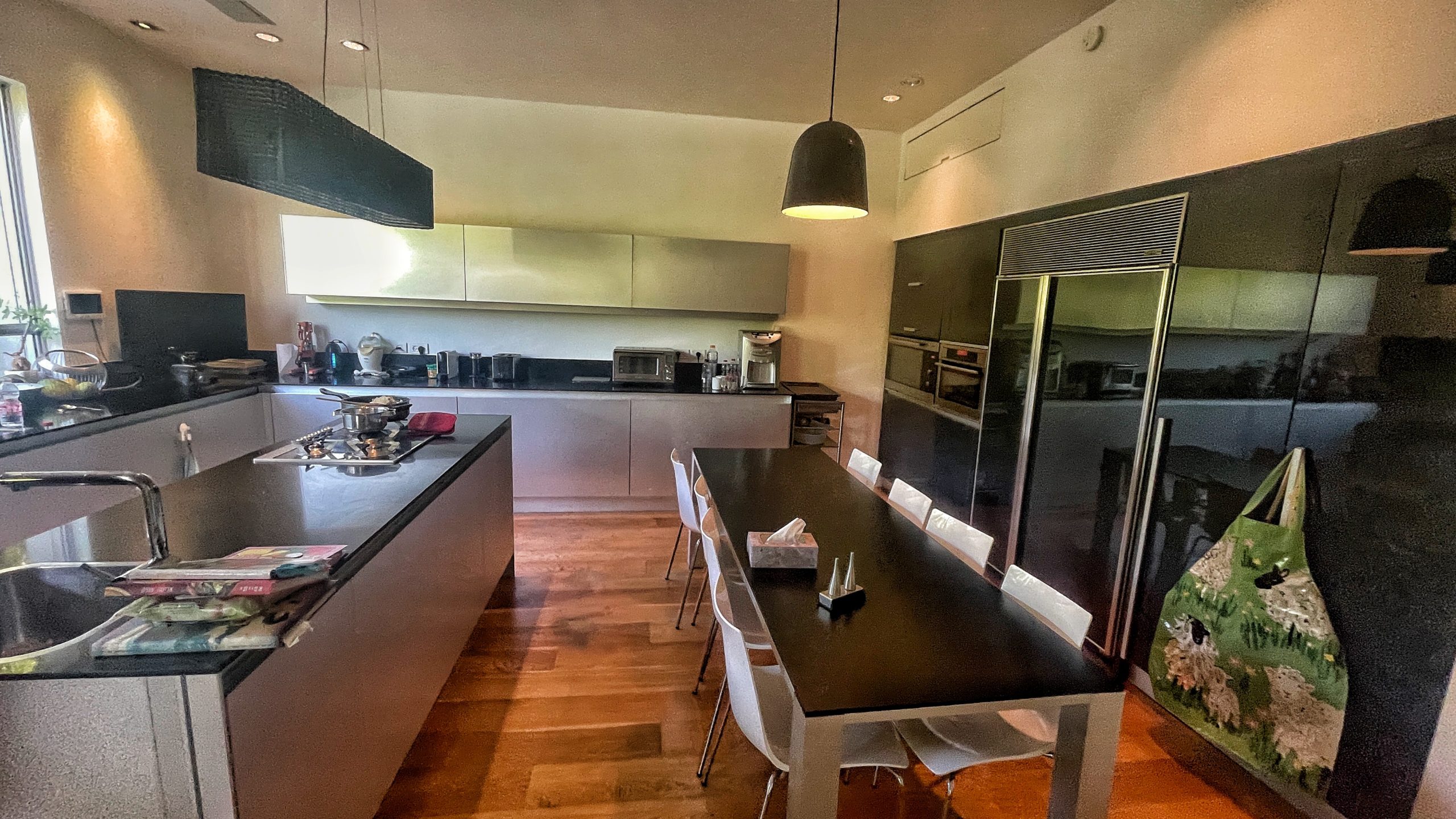 Modern luxury villa Herzliya indoor outdoor living Warm design villa Herzliya Pituach luxury home Open space villa Herzliya Israel modern design Luxury villa with garden and pool Herzliya