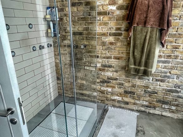 Modern luxury villa Herzliya indoor outdoor living Warm design villa Herzliya Pituach luxury home Open space villa Herzliya Israel modern design Luxury villa with garden and pool Herzliya