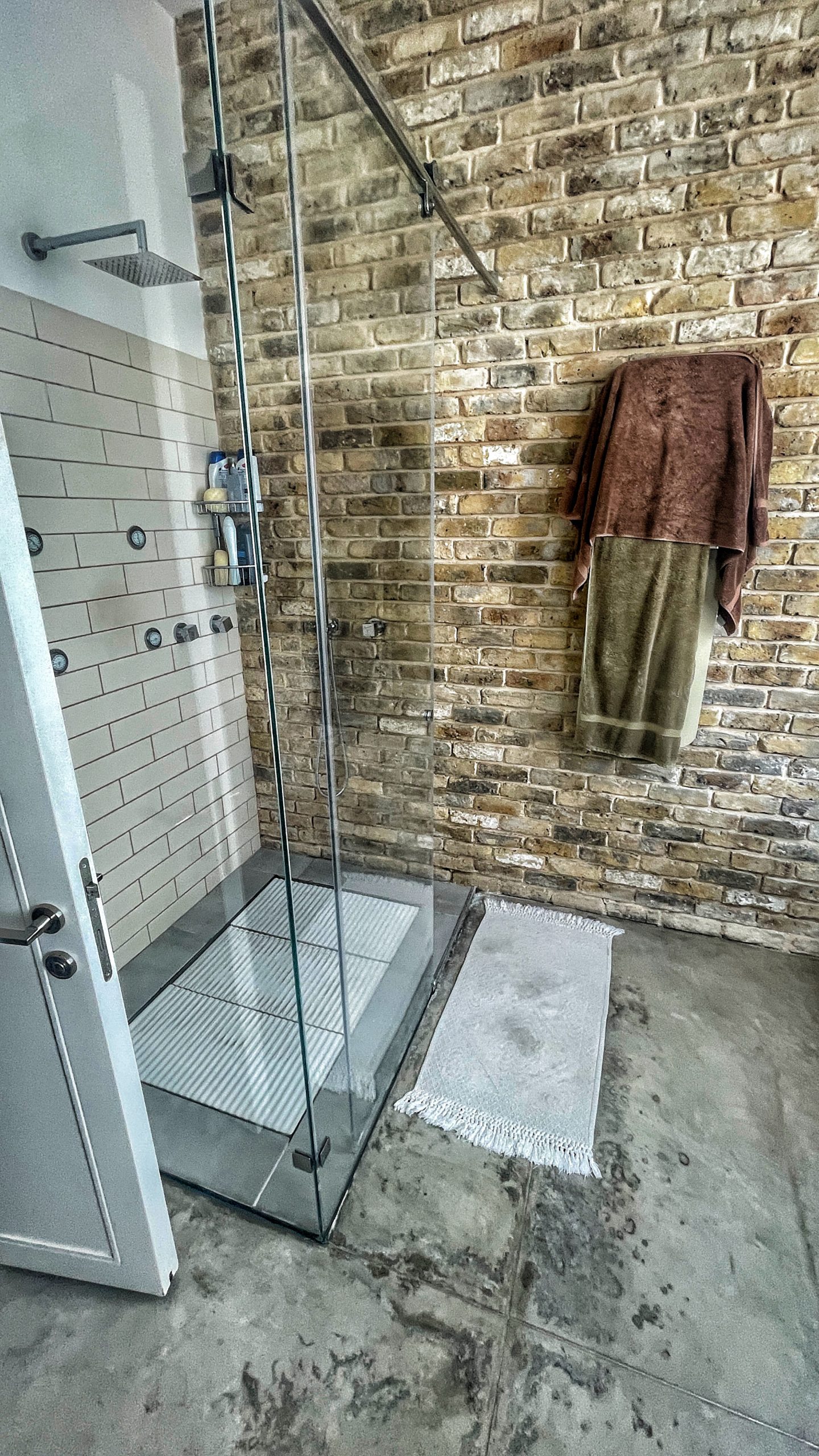 Modern luxury villa Herzliya indoor outdoor living Warm design villa Herzliya Pituach luxury home Open space villa Herzliya Israel modern design Luxury villa with garden and pool Herzliya