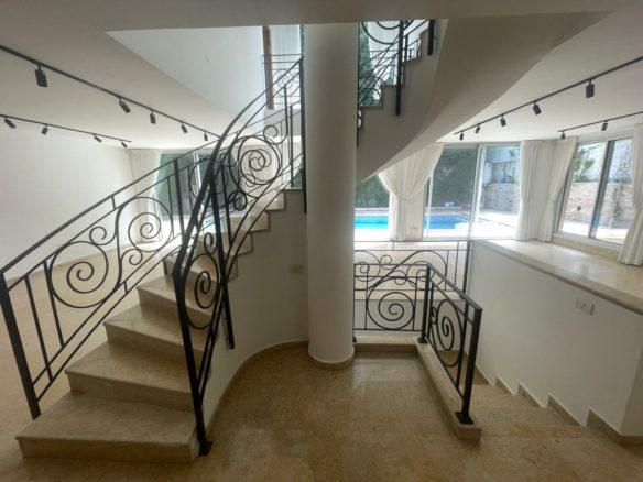 Investment property Herzliya Pituach near sea House for renovation Herzliya Israel Development opportunity Herzliya Pituach property Real estate investment Herzliya coastal area