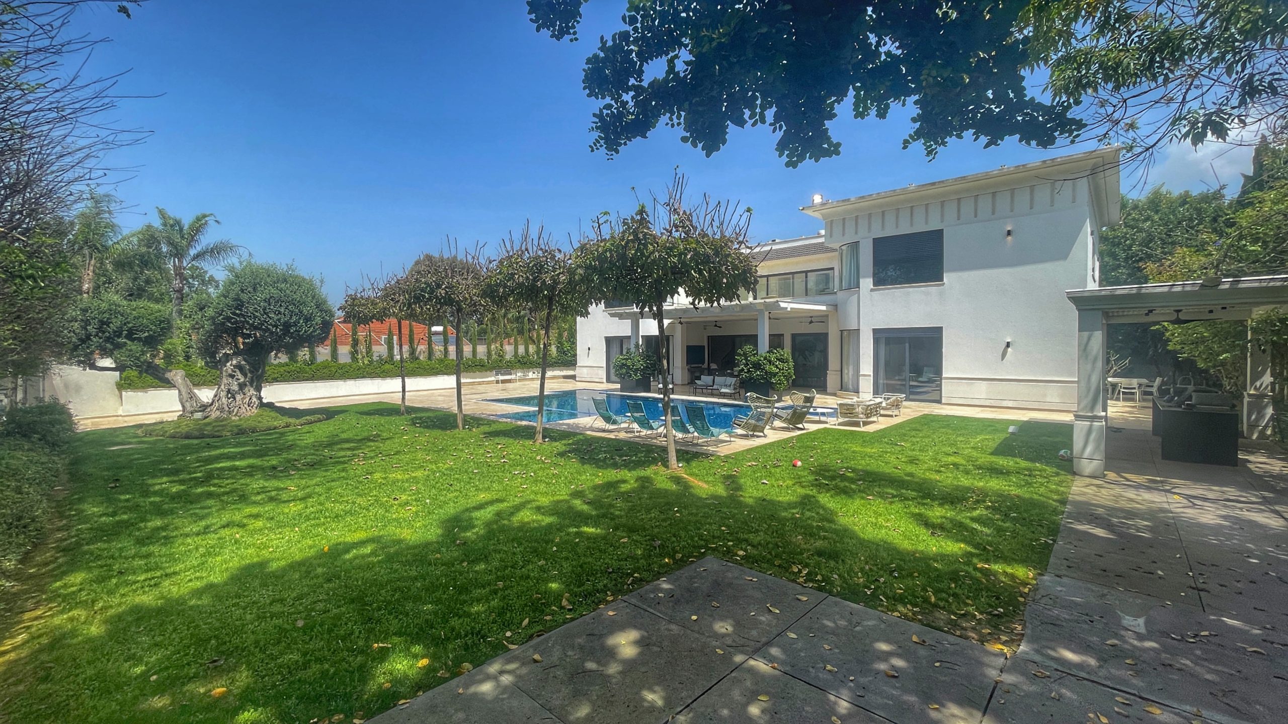 Luxury villa rent Herzliya Pituach pool 1.5 dunam estate Modern 7 bedroom mansion Herzliya Pituach for rent Large private swimming pool luxury real estate Israel