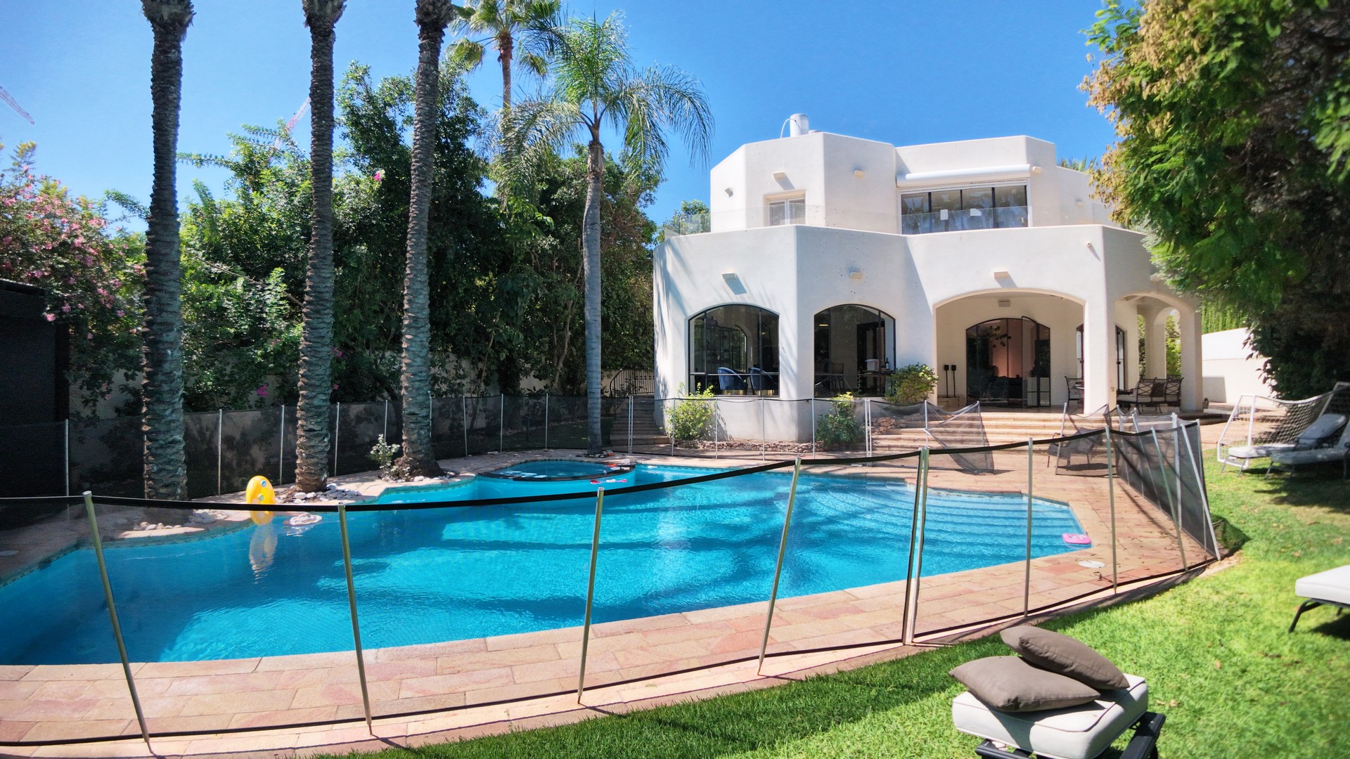 Modern Mediterranean villa for rent Herzliya Pituach